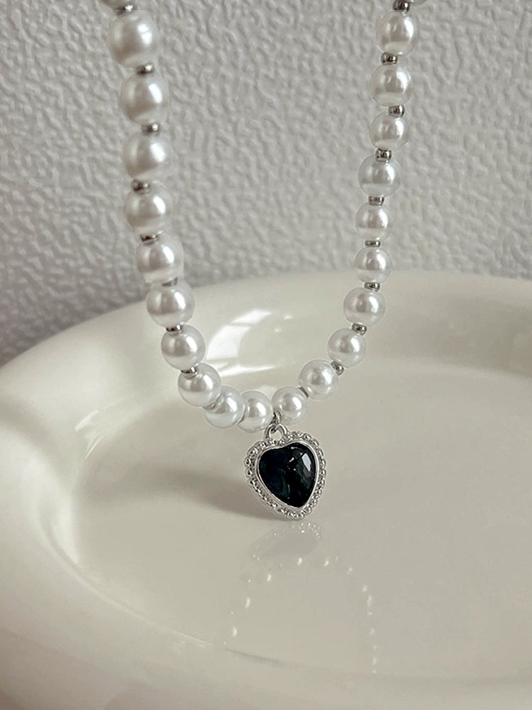 Chic Black Heart Pearl Necklace