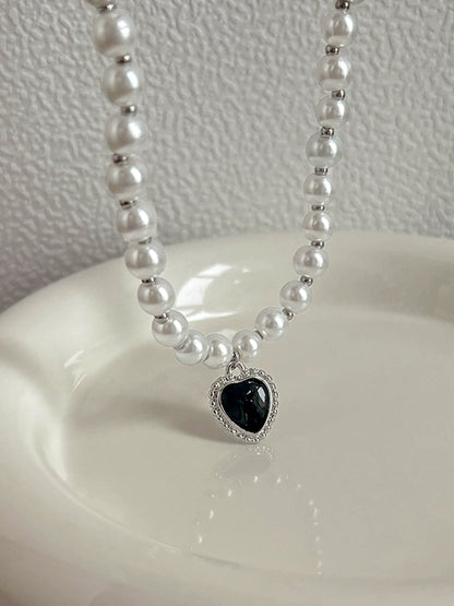 Chic Black Heart Pearl Necklace